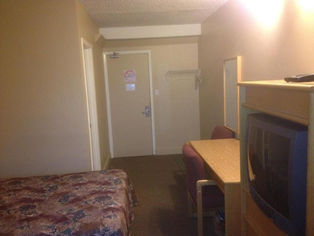 ת'אנדר ביי Nights Inn Motel חדר תמונה